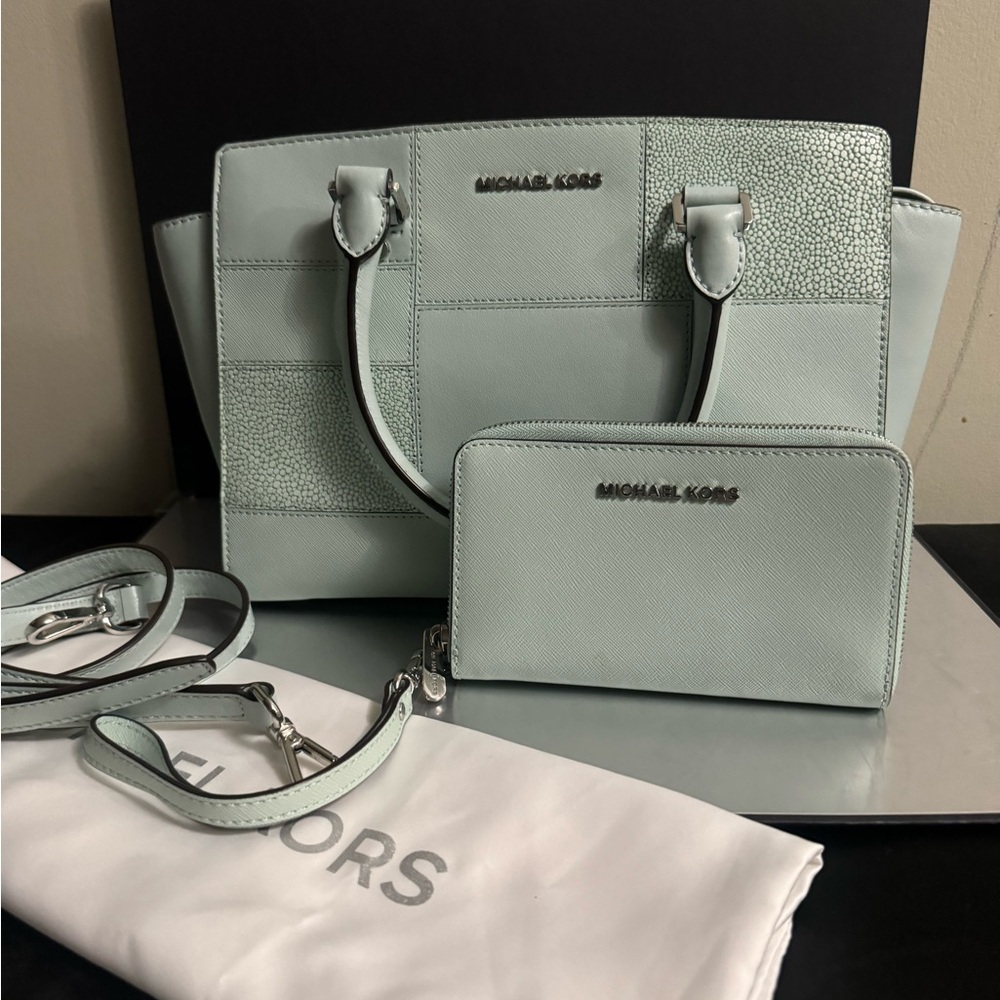 Michael Kors Matching Purse & Wallet Set - Elegant Light Blue